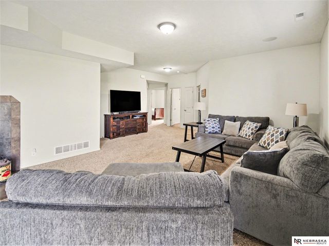905 Ridge Road Place, Hickman, NE 68372