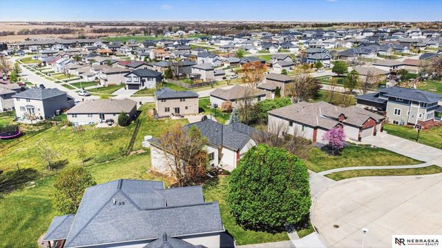 905 Ridge Road Place, Hickman, NE 68372