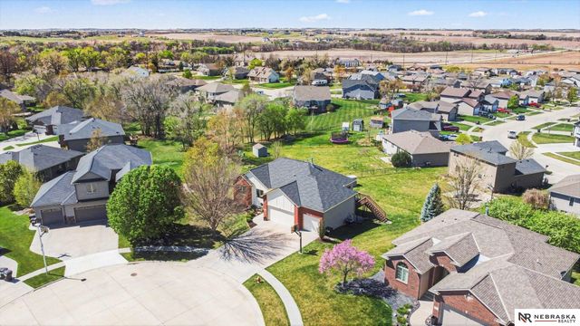 905 Ridge Road Place, Hickman, NE 68372
