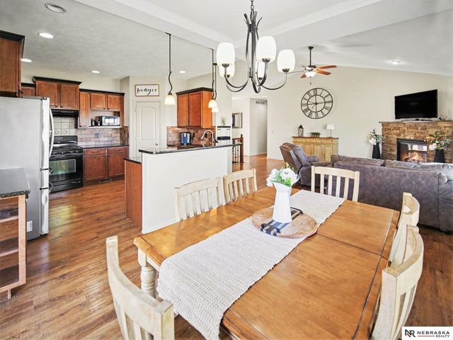 905 Ridge Road Place, Hickman, NE 68372