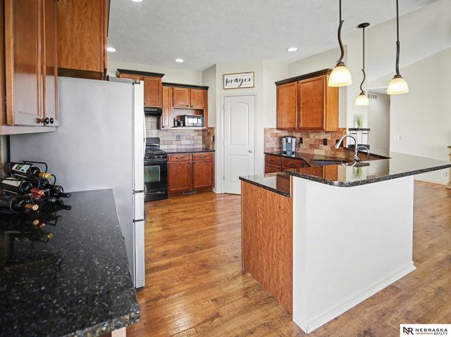 905 Ridge Road Place, Hickman, NE 68372