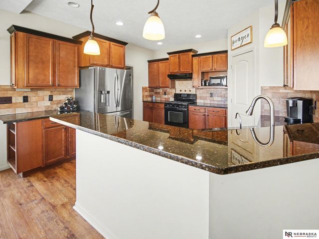 905 Ridge Road Place, Hickman, NE 68372
