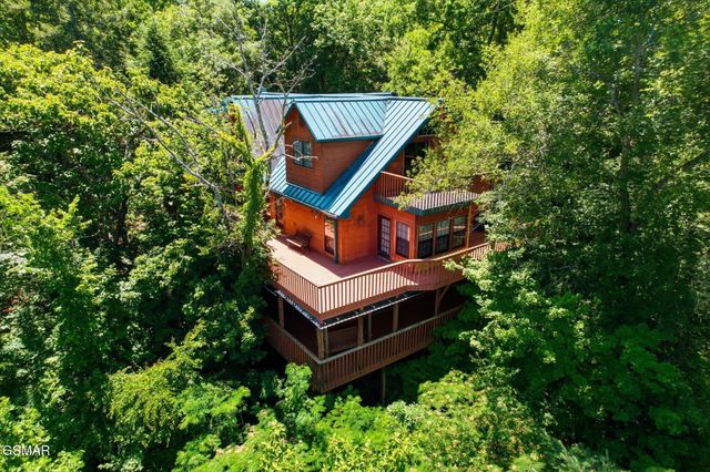 201 Clear Point Lane, Pigeon Forge, TN 37863