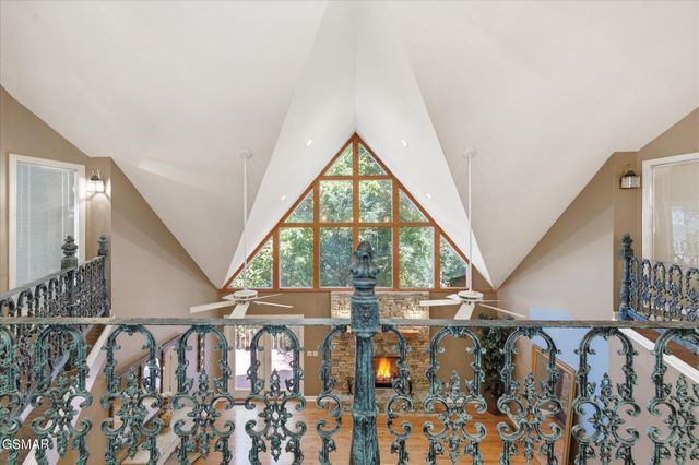 201 Clear Point Lane, Pigeon Forge, TN 37863