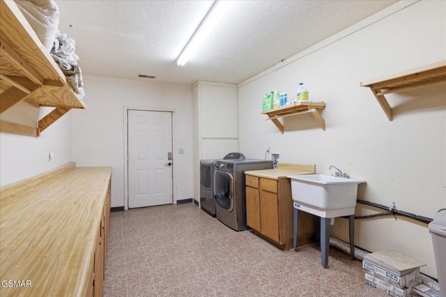 201 Clear Point Lane, Pigeon Forge, TN 37863
