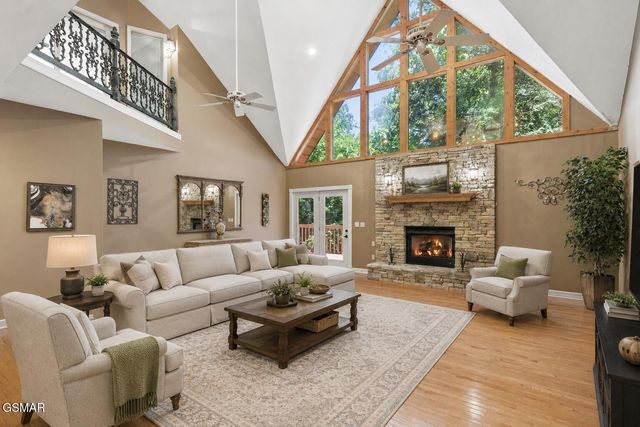 201 Clear Point Lane, Pigeon Forge, TN 37863