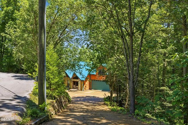 201 Clear Point Lane, Pigeon Forge, TN 37863
