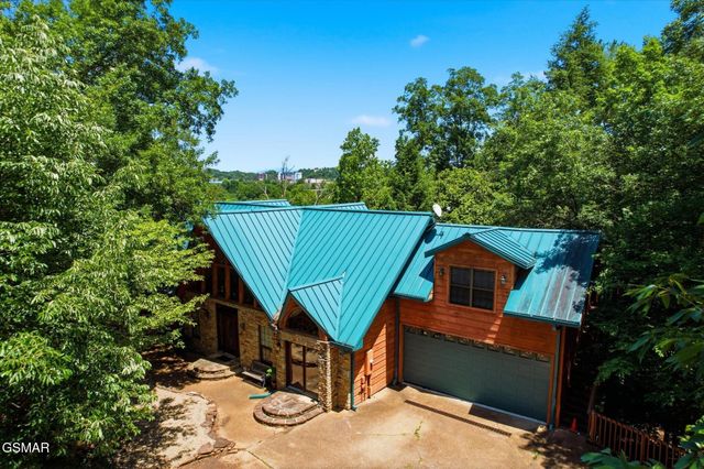201 Clear Point Lane, Pigeon Forge, TN 37863