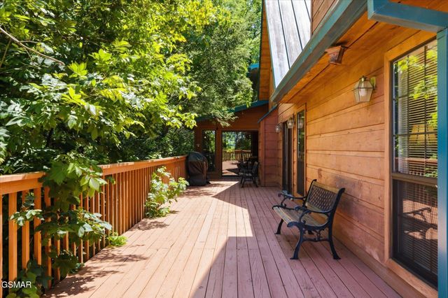 201 Clear Point Lane, Pigeon Forge, TN 37863