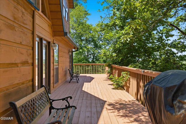 201 Clear Point Lane, Pigeon Forge, TN 37863