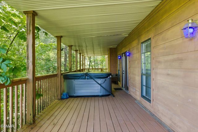 201 Clear Point Lane, Pigeon Forge, TN 37863