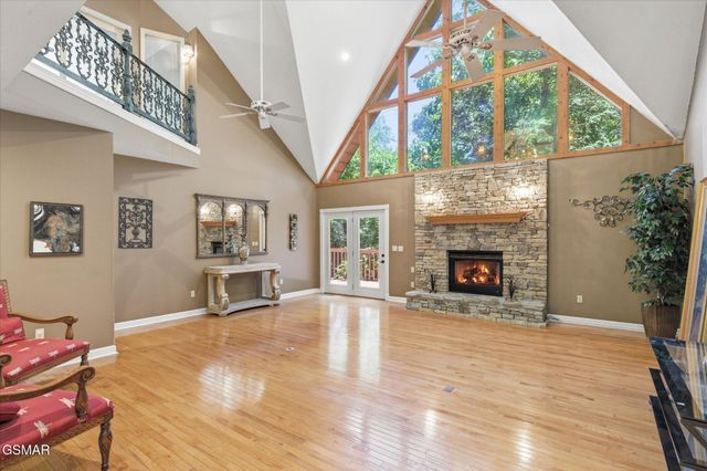 201 Clear Point Lane, Pigeon Forge, TN 37863
