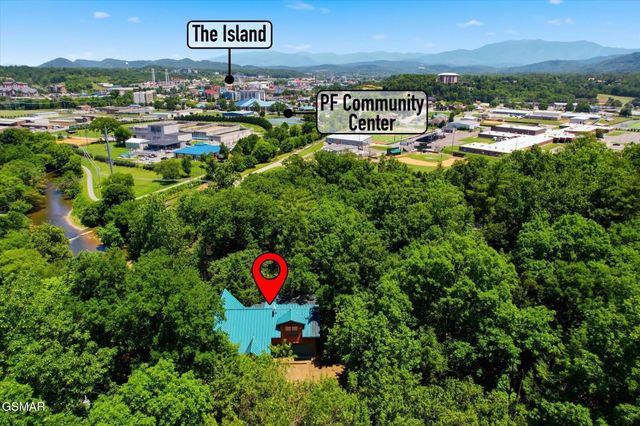 201 Clear Point Lane, Pigeon Forge, TN 37863