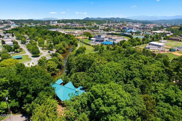 201 Clear Point Lane, Pigeon Forge, TN 37863
