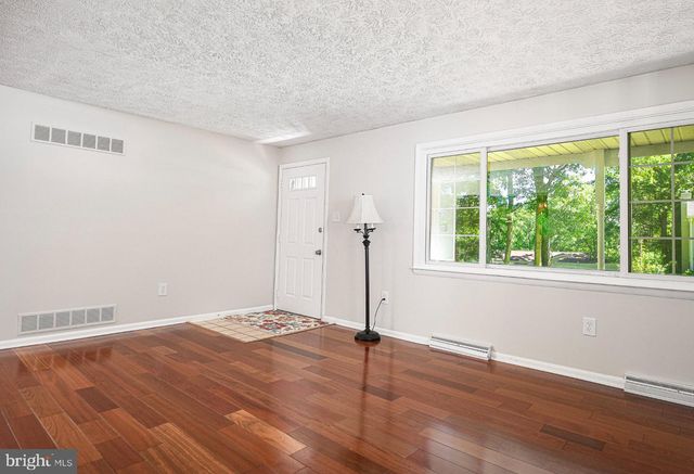 489 WELL DR, New Freedom, PA 17349