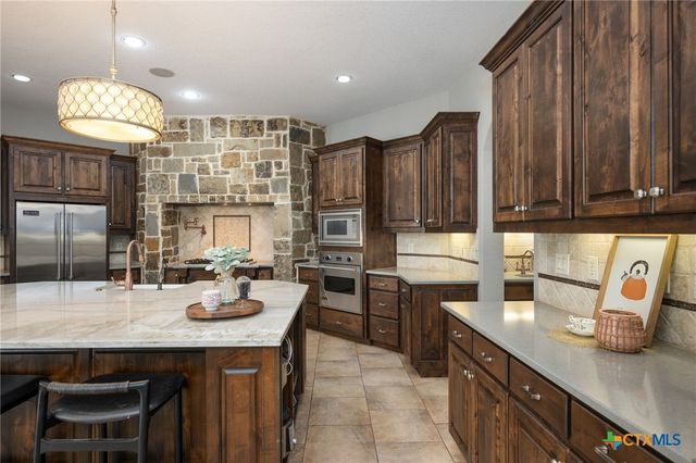 1211 Porto Point, New Braunfels, TX 78132