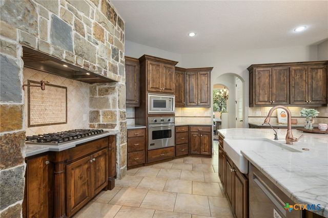 1211 Porto Point, New Braunfels, TX 78132