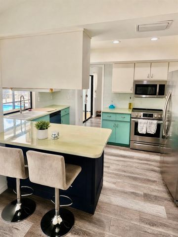 1382 SUTTON PLACE DRIVE, Palm Harbor, FL 34683