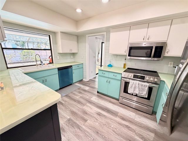 1382 SUTTON PLACE DRIVE, Palm Harbor, FL 34683