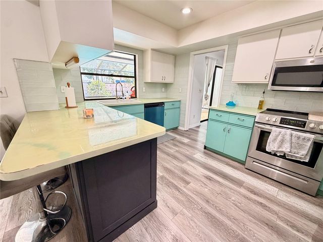 1382 SUTTON PLACE DRIVE, Palm Harbor, FL 34683