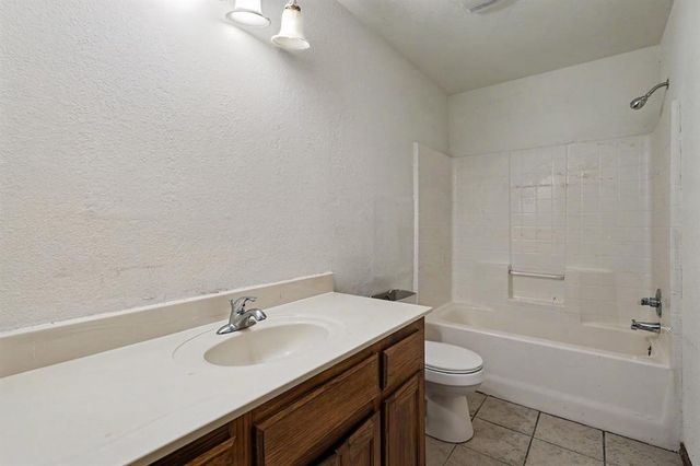 3444 Cobblestone Court, Spencer, OK 73084