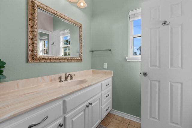 120 Deer Crest Dr, Carthage, TX 75633