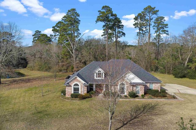 120 Deer Crest Dr, Carthage, TX 75633