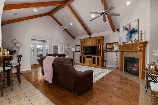 120 Deer Crest Dr, Carthage, TX 75633