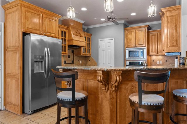 120 Deer Crest Dr, Carthage, TX 75633