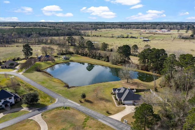 120 Deer Crest Dr, Carthage, TX 75633