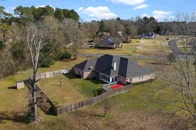 120 Deer Crest Dr, Carthage, TX 75633