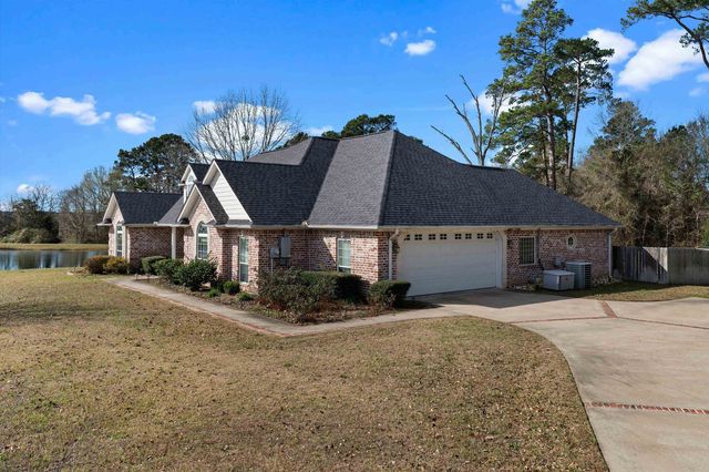 120 Deer Crest Dr, Carthage, TX 75633