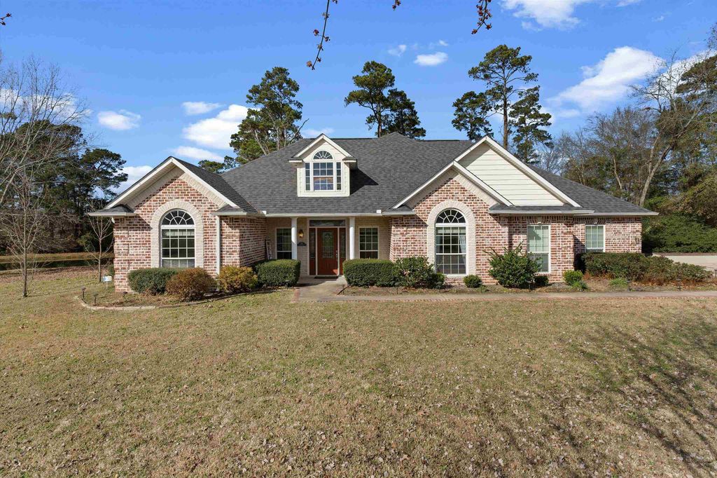 120 Deer Crest Dr, Carthage, TX 75633