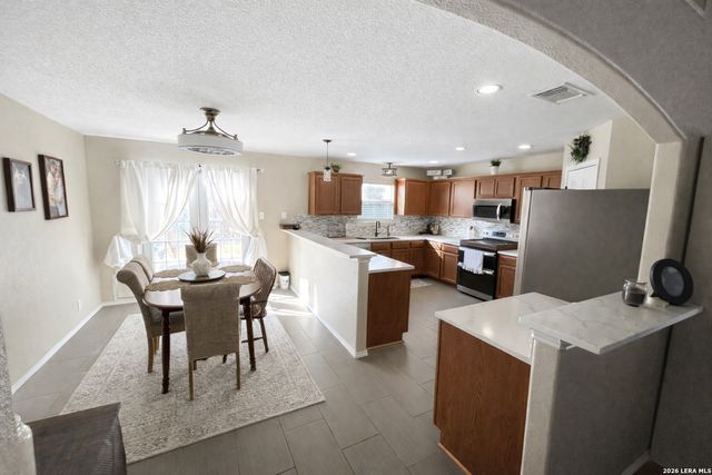 2247 Red Rock Xing, San Antonio, TX 78245