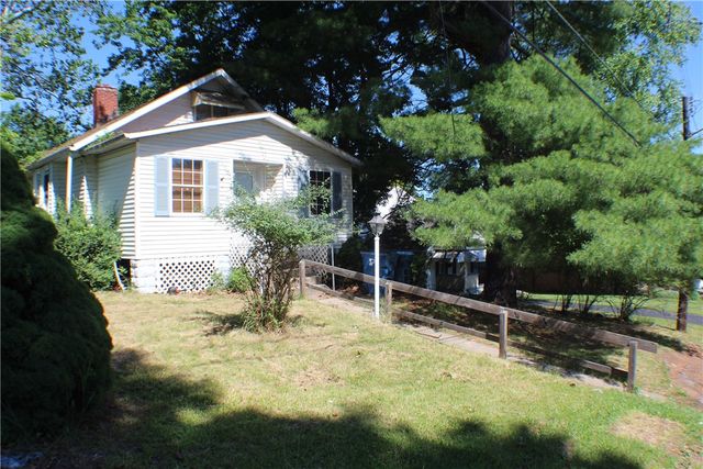 912 5th St, Penn Hills, PA 15147