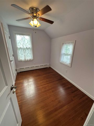 5 Ashwood Road, Port Washington, NY 11050