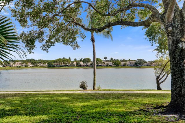 10694 Pelican Drive, Wellington, FL 33414