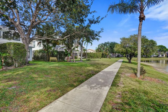 10694 Pelican Drive, Wellington, FL 33414