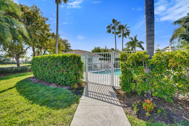 10694 Pelican Drive, Wellington, FL 33414