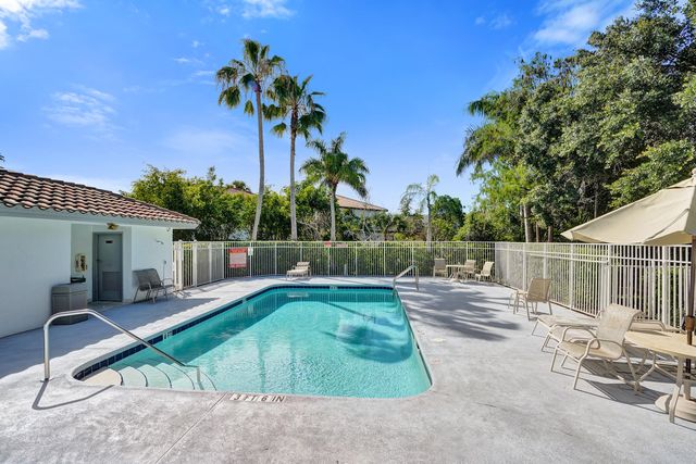 10694 Pelican Drive, Wellington, FL 33414