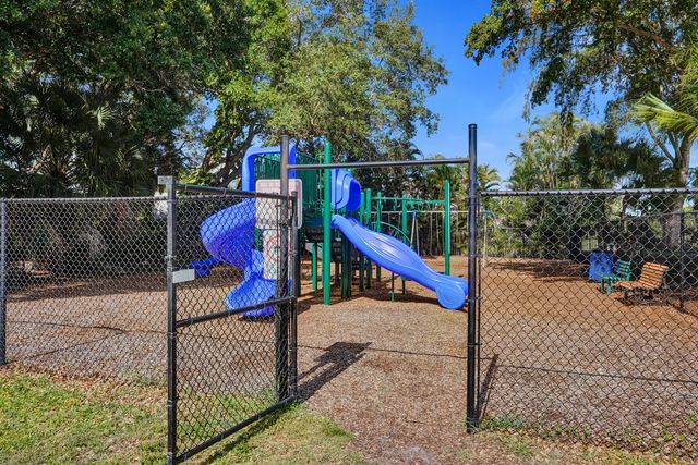 10694 Pelican Drive, Wellington, FL 33414