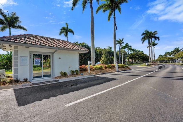 10694 Pelican Drive, Wellington, FL 33414