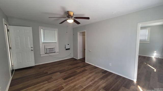 3101 N Elmendorf St Apt 2, San Antonio, TX 78201