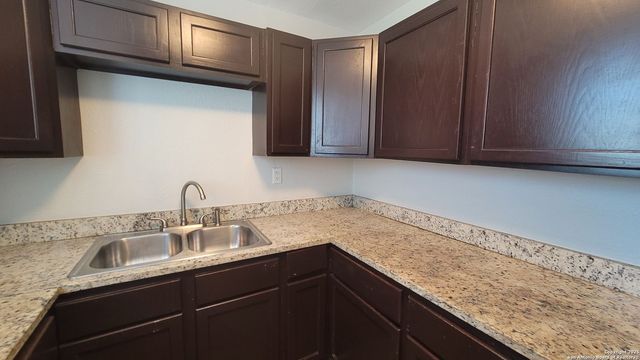 3101 N Elmendorf St Apt 2, San Antonio, TX 78201