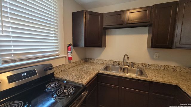3101 N Elmendorf St Apt 2, San Antonio, TX 78201