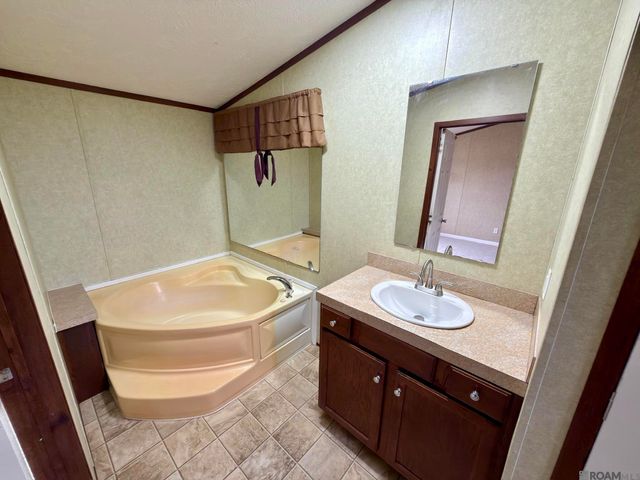 521 Blakefield Dr, Schriever, LA 70395