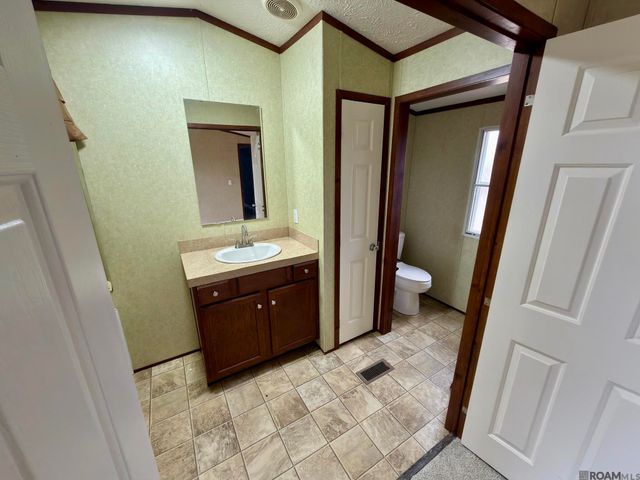 521 Blakefield Dr, Schriever, LA 70395