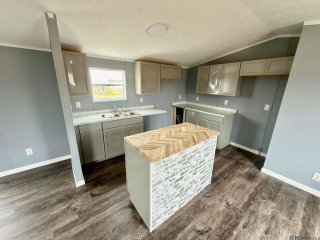 521 Blakefield Dr, Schriever, LA 70395