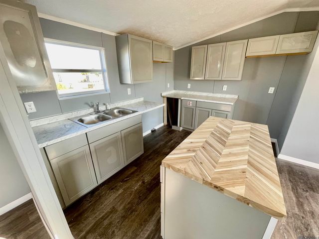 521 Blakefield Dr, Schriever, LA 70395