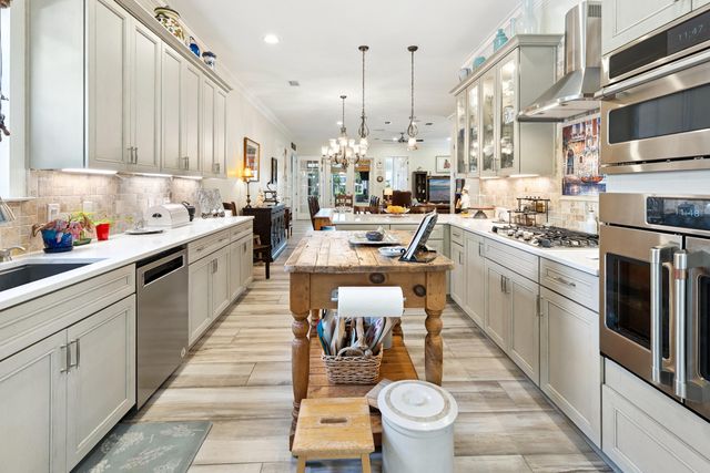 2077 Olde Towne Avenue, Miramar Beach, FL 32550